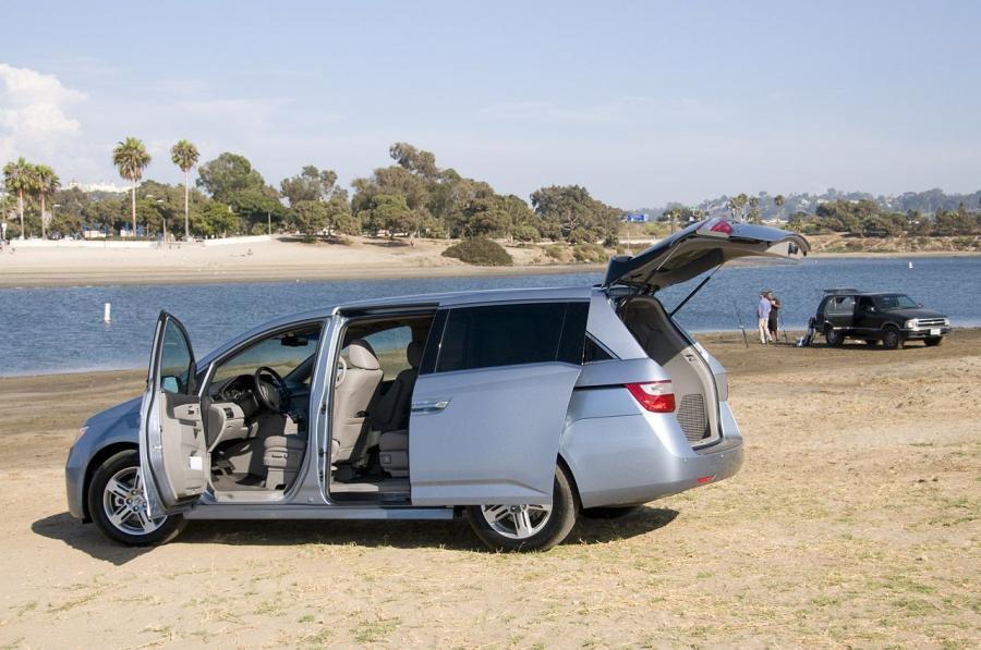  Honda Odyssey 2011 года  (фото 42 из 162)